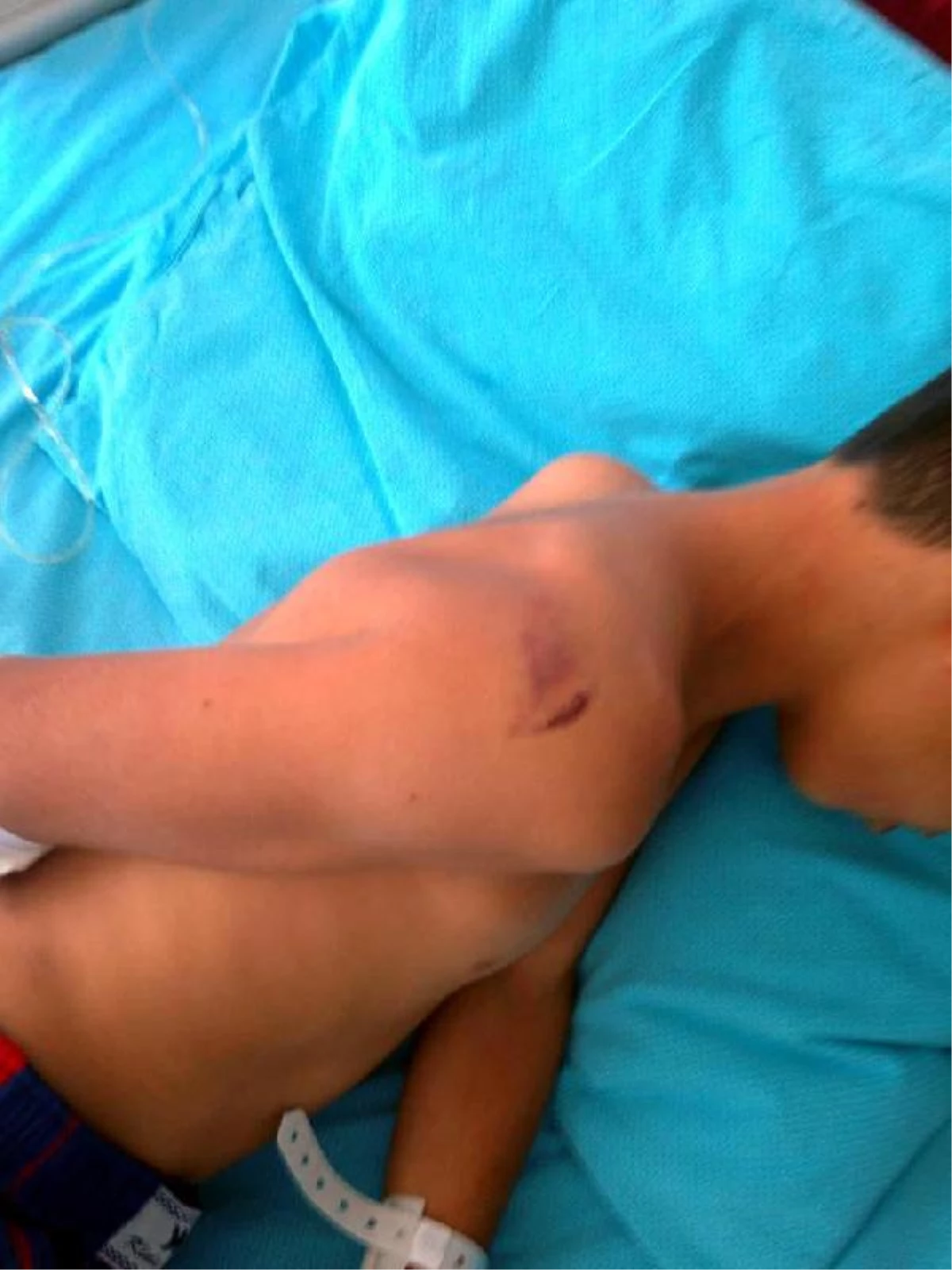 Mersin\'de Çocuk Döven Polis Açığa Alındı