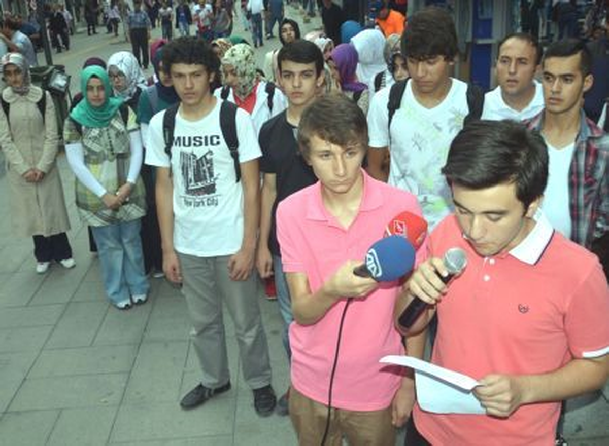 Okullarda kıyafet düzenlemesi protestosu KARABÜK