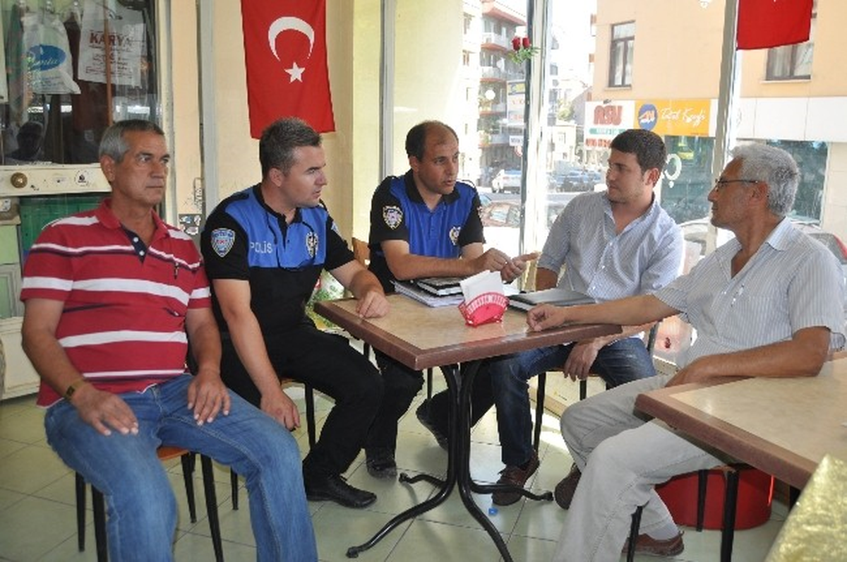 Denizli\'de Polis Dolandırıcılara Karşı Uyarıyor
