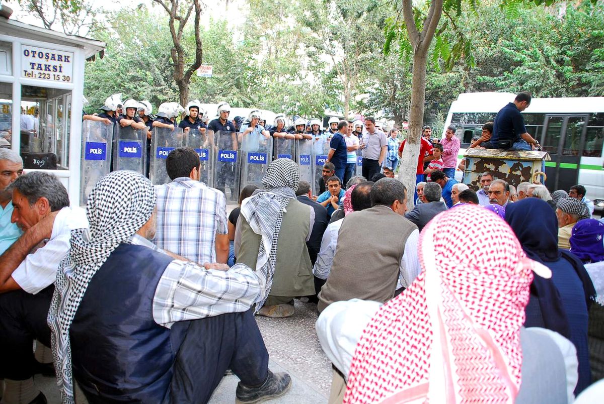 Siirt\'te BDP\'liler Yaklaşık 2 Saat Oturma Eylemi Yaptı
