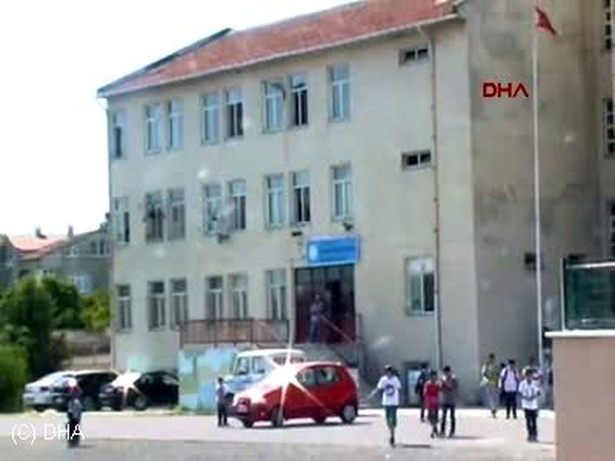 Sınıfları Öğrencilere Temizllettiler İddiası