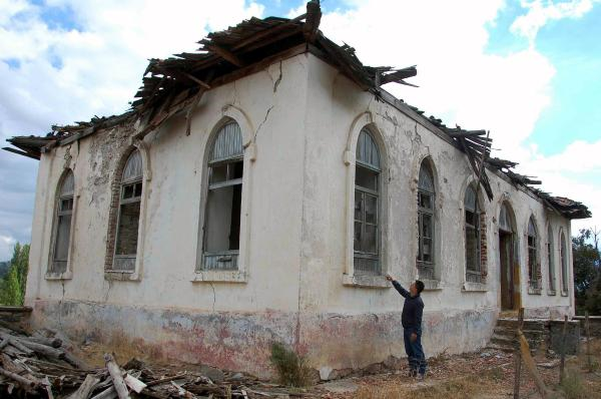 Tarihi Okul İlgisizlikten Harabeye Döndü