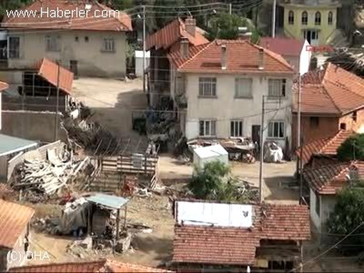 Tarihi Okul İlgisizlikten Harabeye Döndü