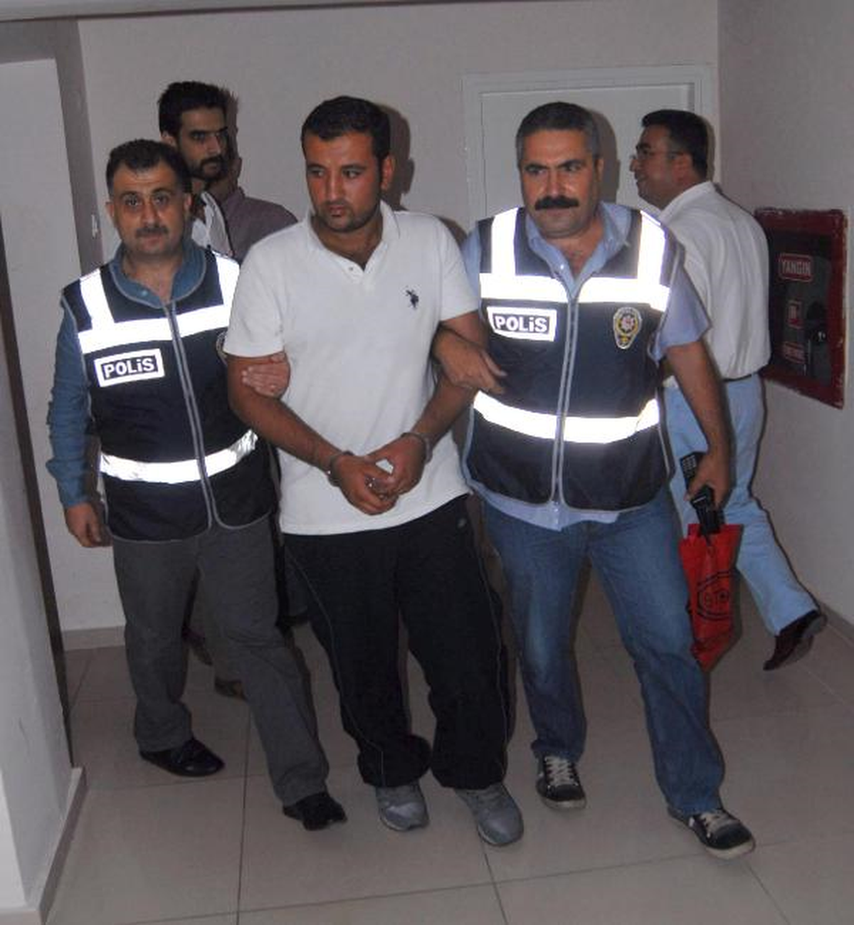 Tehditlerden Korktu, Cezaevine Girmek İçin Banka Soymaya Kalktı