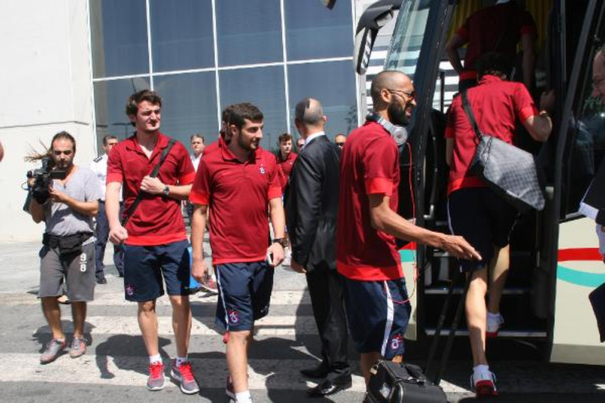 Trabzonspor Doğrudan Larnaka\'ya İndi