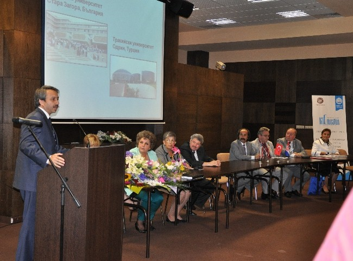 Tü Rektörü, Bulgaristan\'daki Konferansa Onursal Başkan Olarak Katıldı