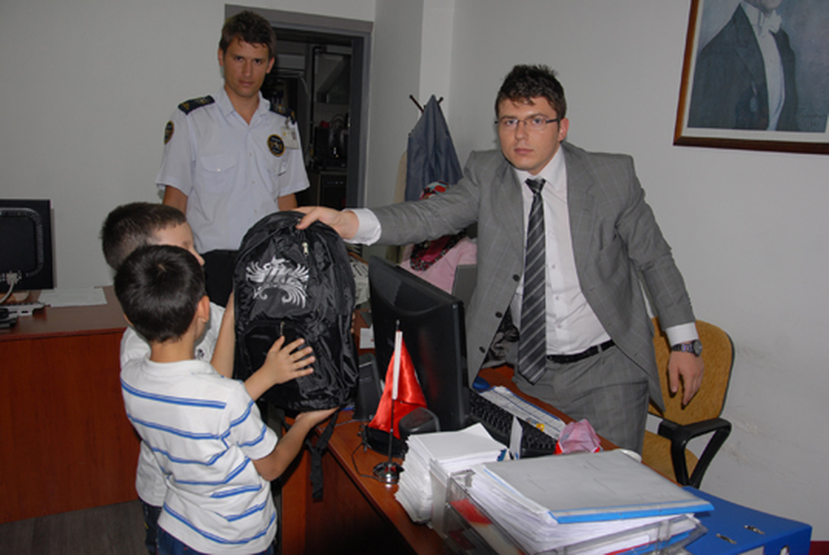 Uşak Belediyesi Kırtasiye Yardımı Yaptı