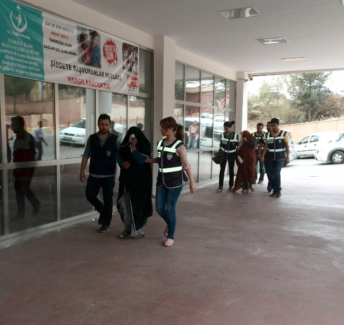 Ziynet Eşyası Çalan 2 Kadın Hırsız Yakalandı