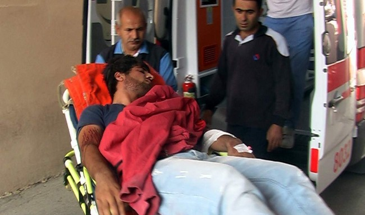 20 Yaşındaki Genç, Vücudunu Keserek İntihara Teşebbüs Etti
