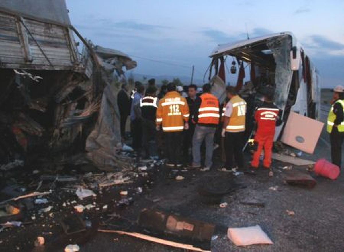 Afyonkarahisar\'daki Otobüs Kazasında Ölenlerin İsimleri Belli Oldu