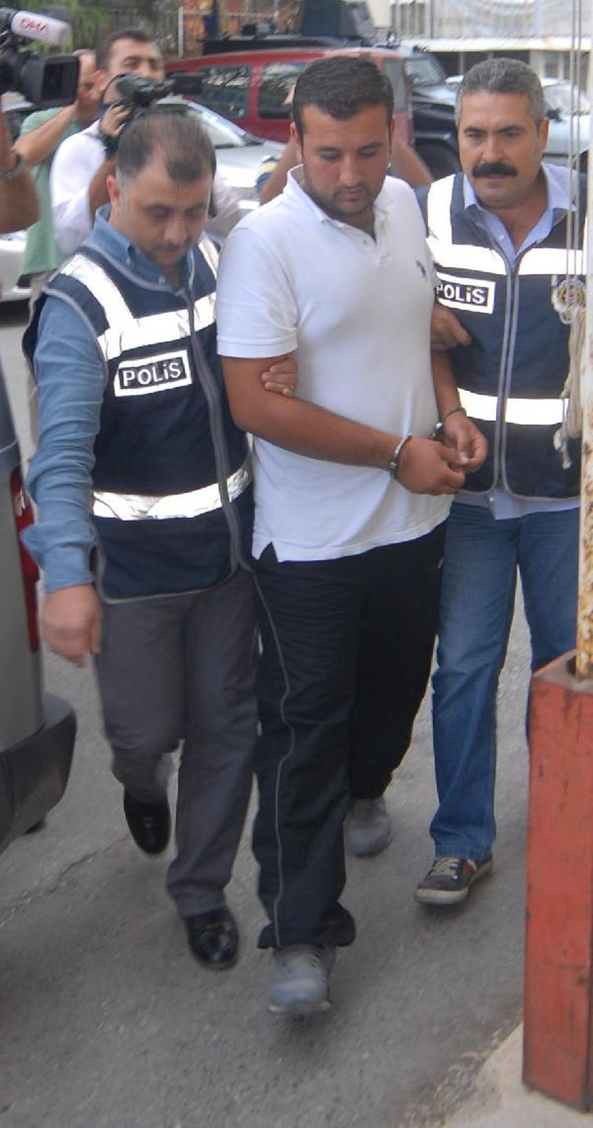 Alacaklılardan Kurtulmak İçin Cezaevine Girmeyi Planlıyordu, Savcı Serbest Bıraktı
