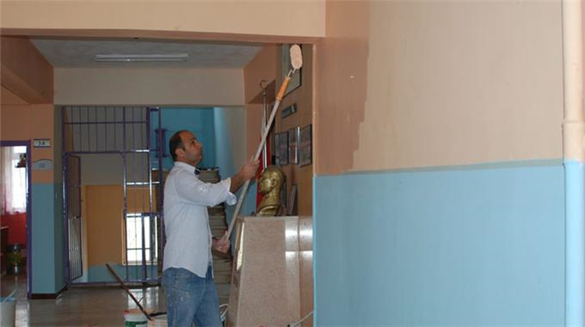Babasının Hayrına Okul Boyattı