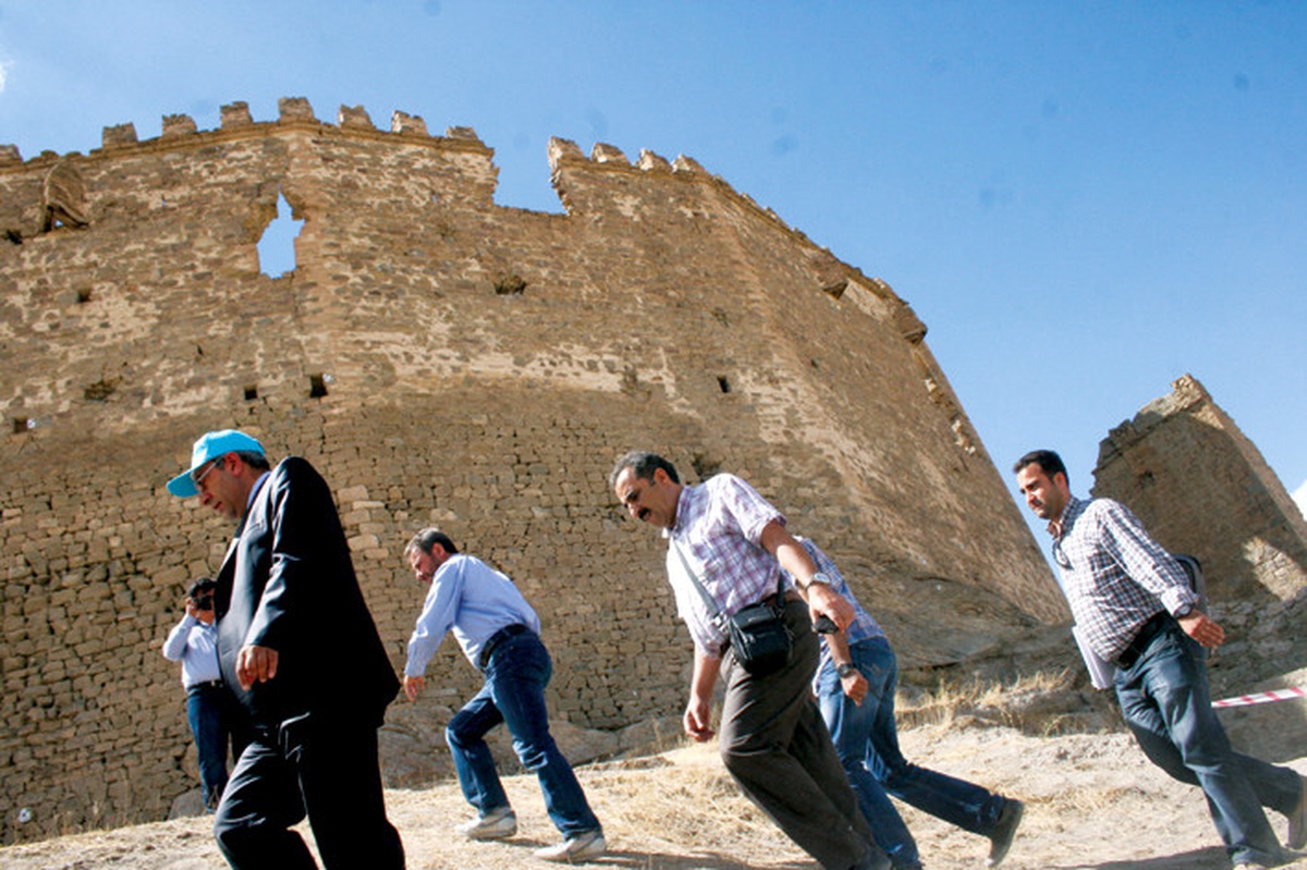 Van YYÜ Rektörü Battal Hoşap Kalesi\'ni İnceledi