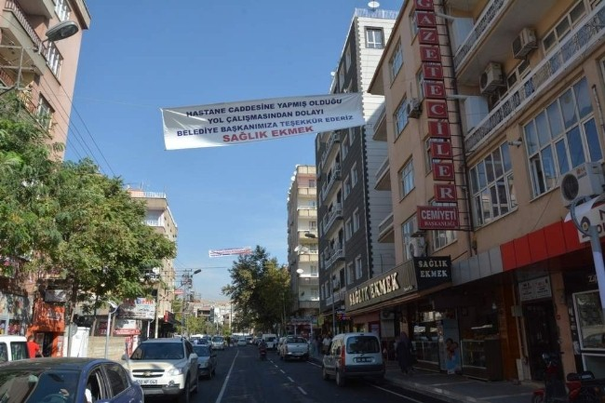 Belediye Çalışmalarına Teşekkürlü Pankart