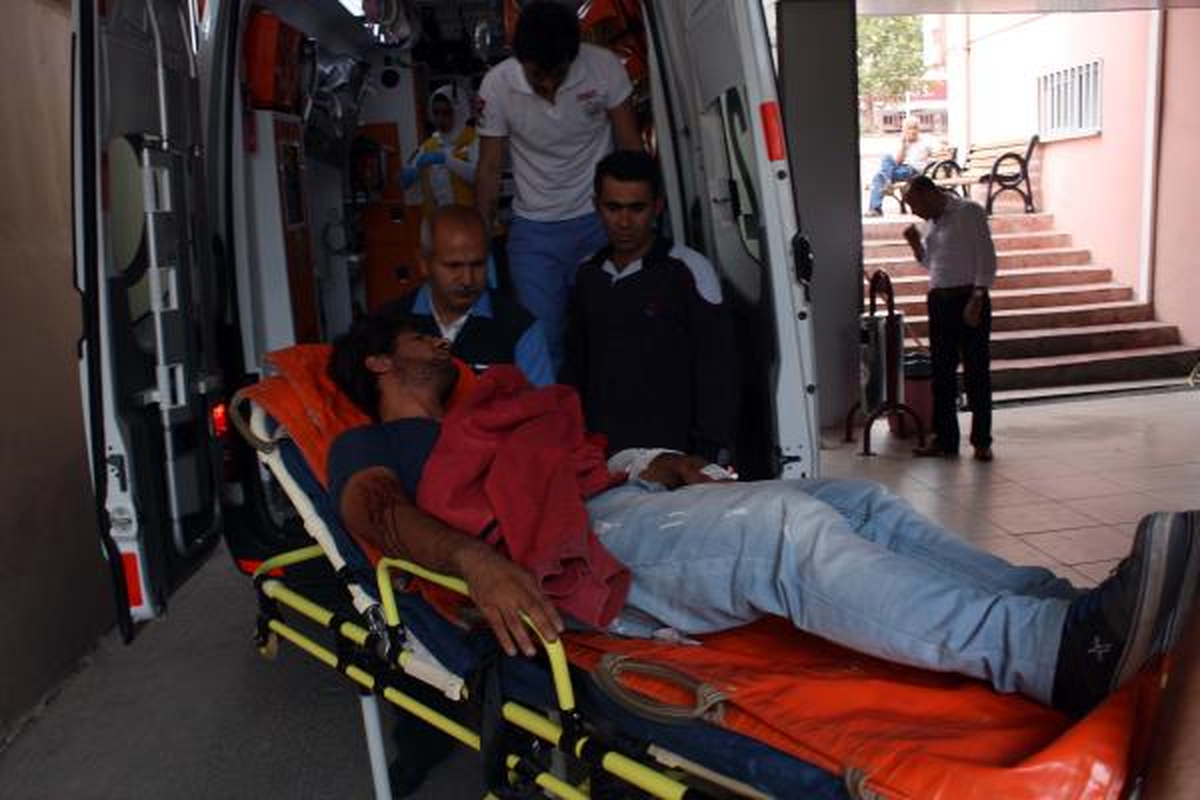 Bileğini Keserek İntihara Kalkıştı