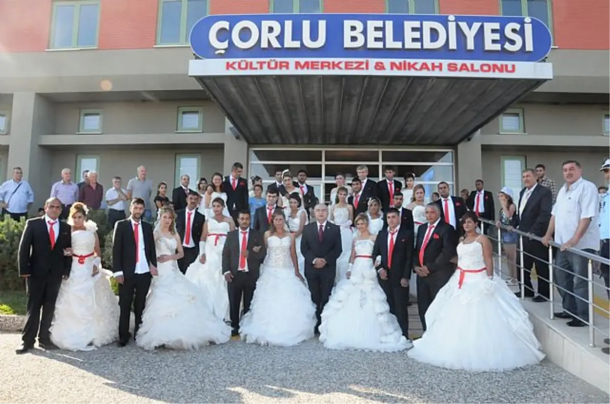 Çorlu'da Toplu Nikah Töreninde 35 Çift Dünya Evine Girdi
