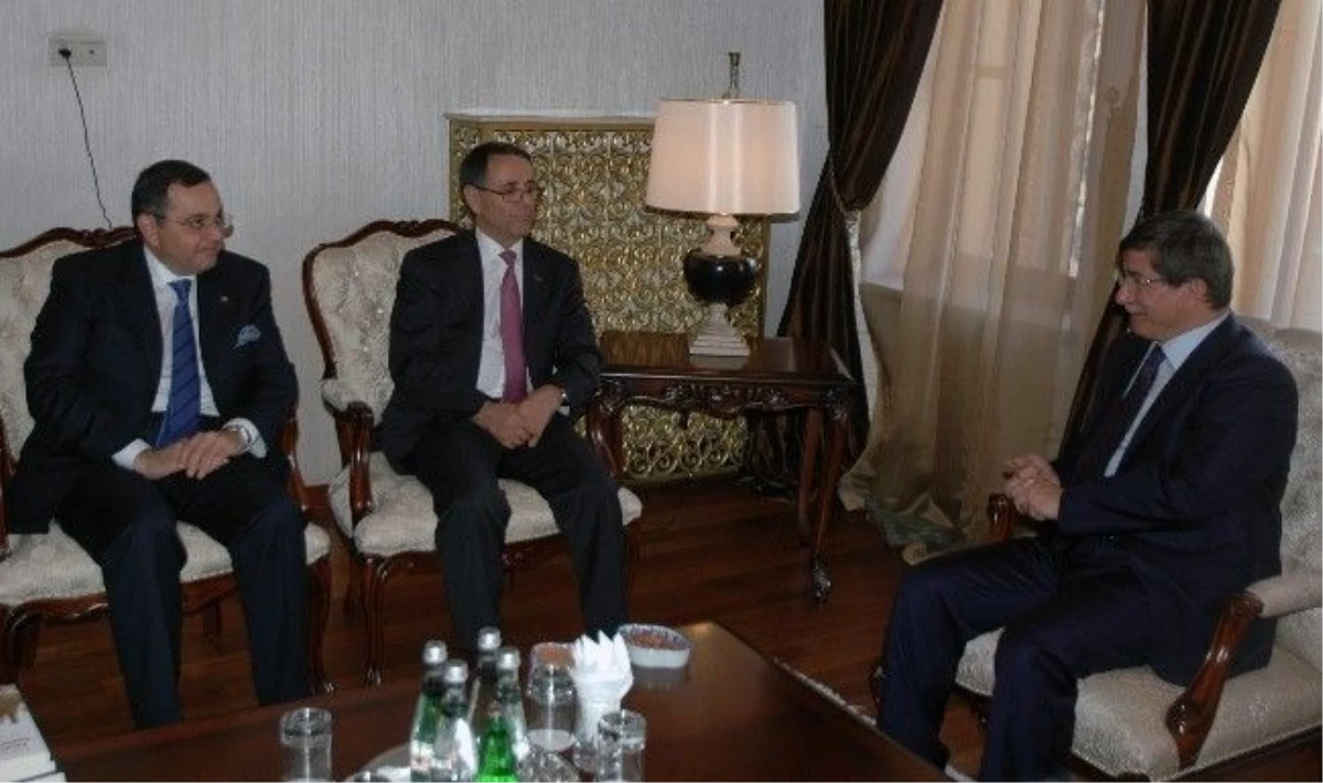 Davutoğlu, Azerbaycan Cumhurbaşkanlığı İdaresi Başkan Yardımcısı Memmedov\'u Kabul Etti