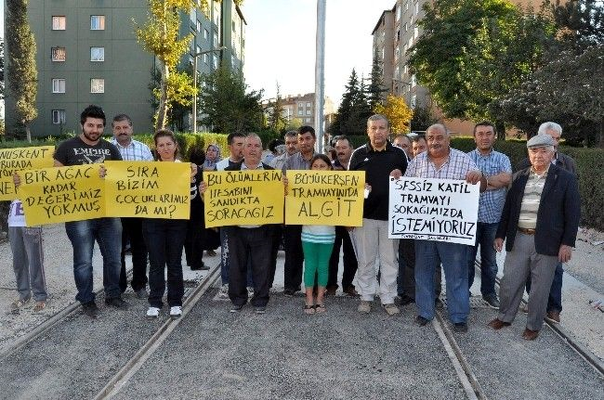 Eskişehir\'de Tramvayın Çarptığı Çocuğun Ölmesi