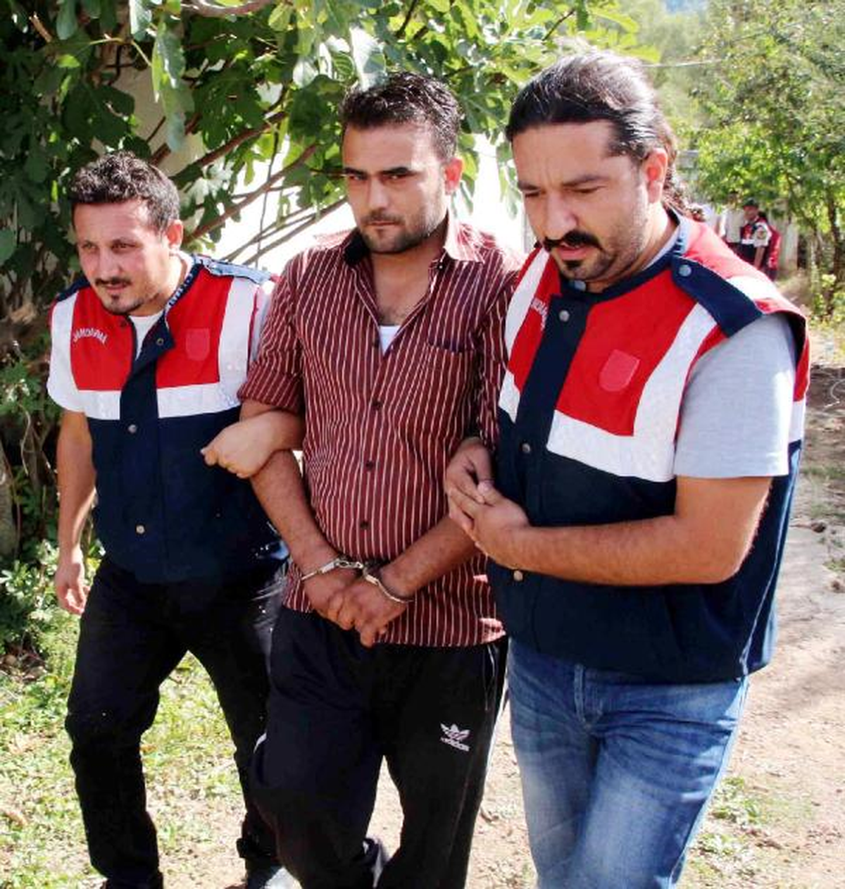 Fethiye\'de Mısır Tarlasında 11 Bin 200 Kök Hintkeneviri Ele Geçirildi