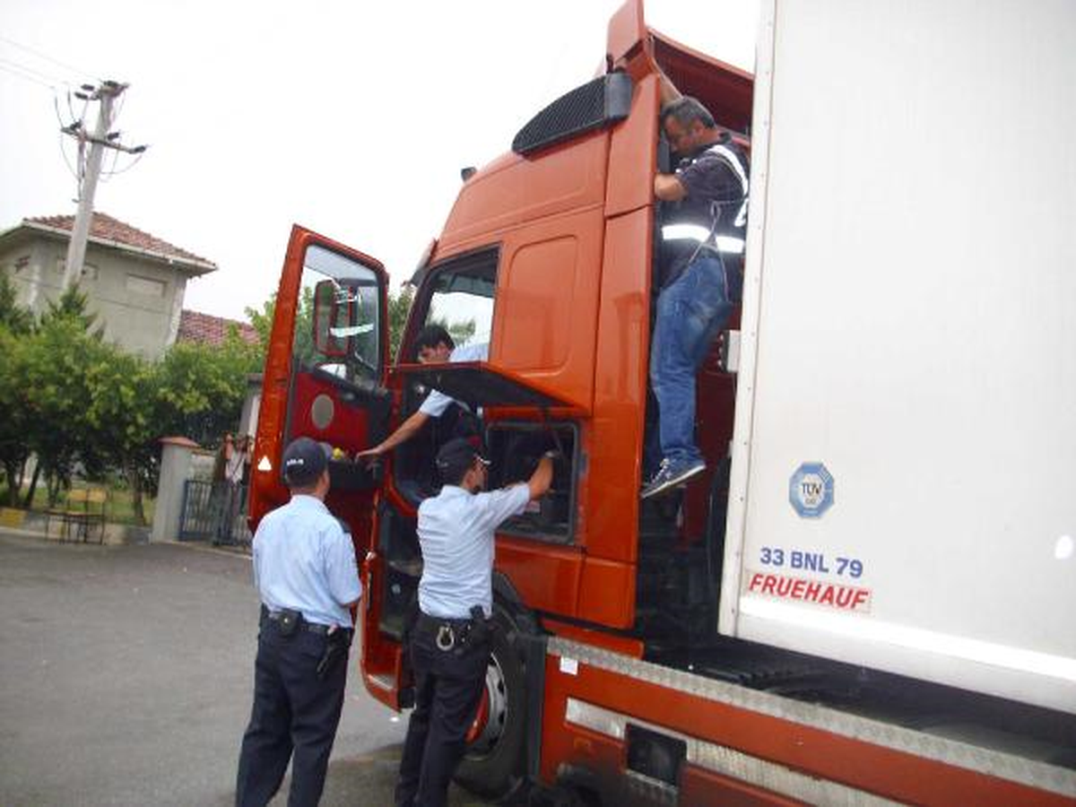 Sakarya\'da Bin Paket Kaçak Sigara Ele Geçirildi