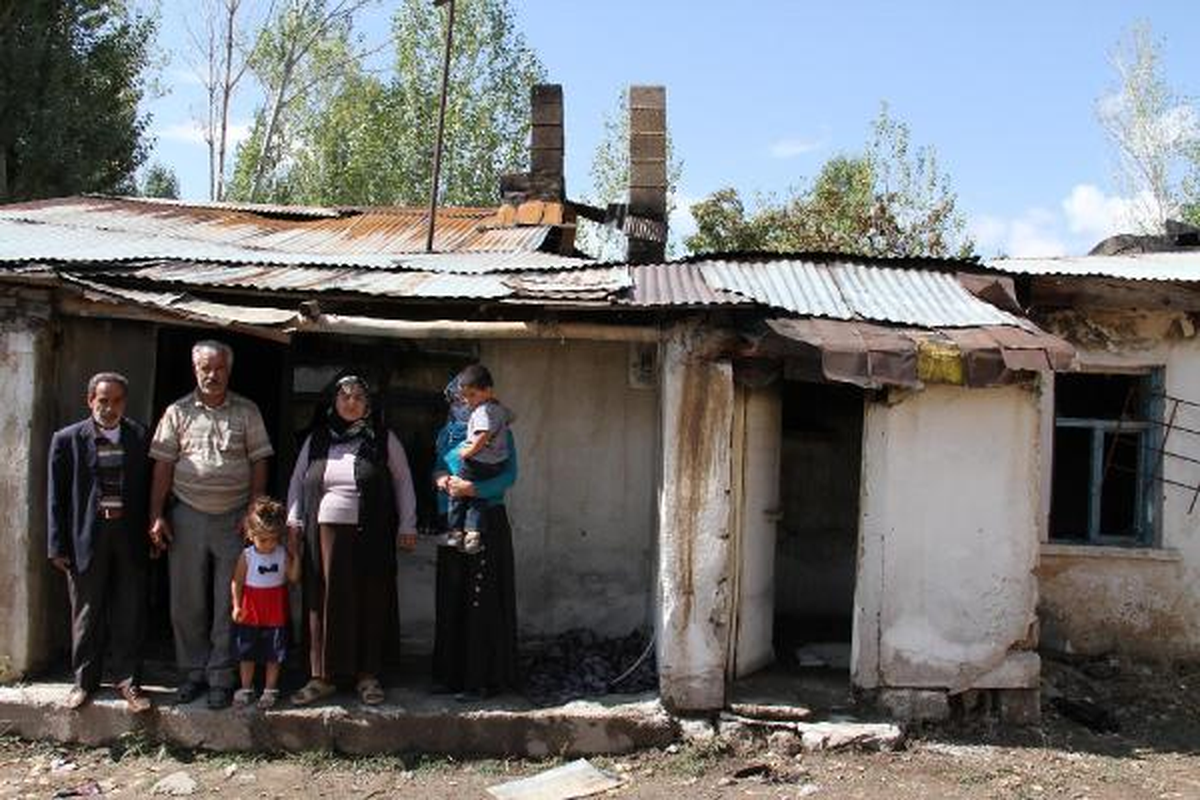 Kiracı Olarak Oturdukları Ev Yandı