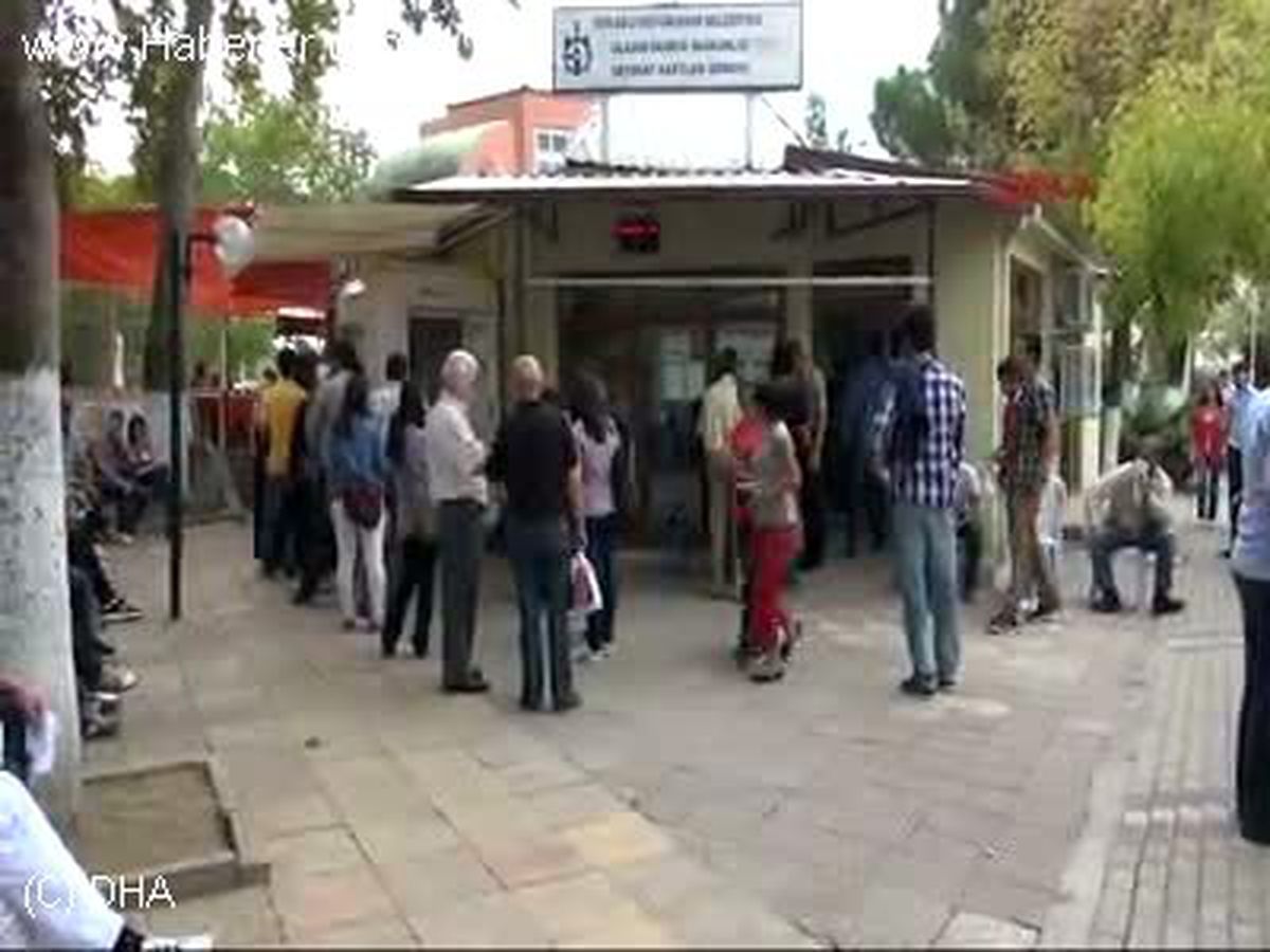Kocaeli\'de Üniversite Öğrencilerinin Kent Kart Kuyruğu