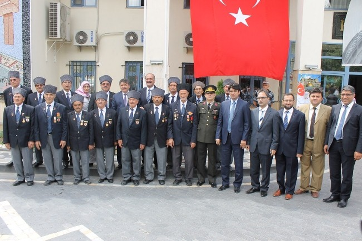 Kula Belediye Başkanı Aşkın Gaziler Gününü Kutladı