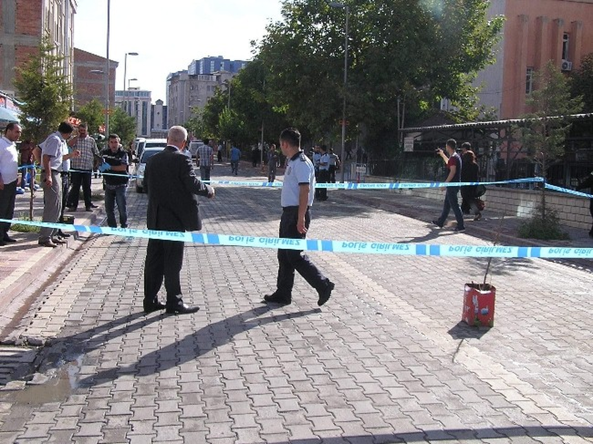 Malatya Adliyesi Önünde Silahlar Patladı