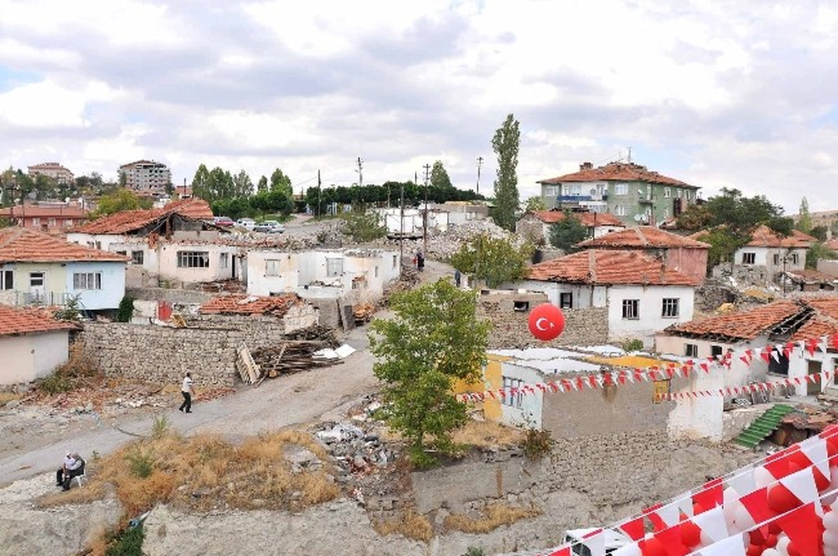 Mamak Kentseldönüşüm Bölgesindeki Evlerin Yıkım Töreni