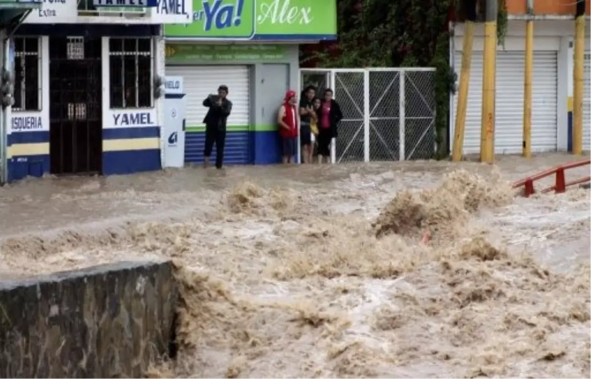 Meksika\'da Kasırgalar