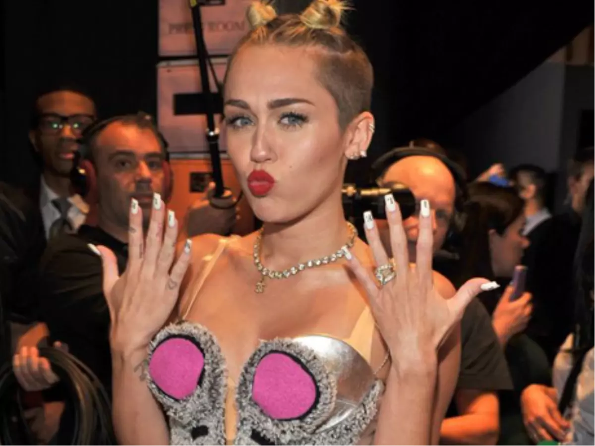 Miley\'nin Hayatı Karmakarışık Oldu