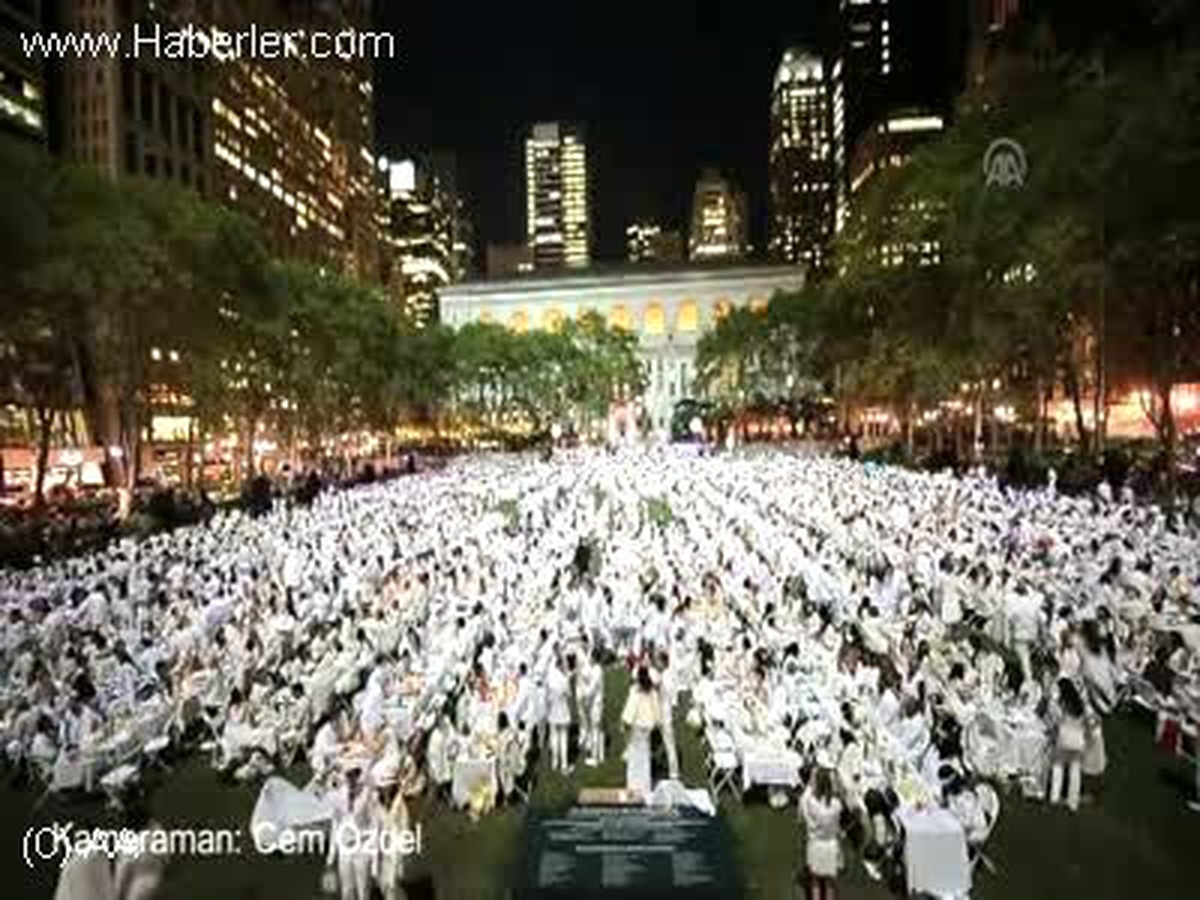 New York\'ta \'\'beyazlar içinde akşam yemeği\'\'