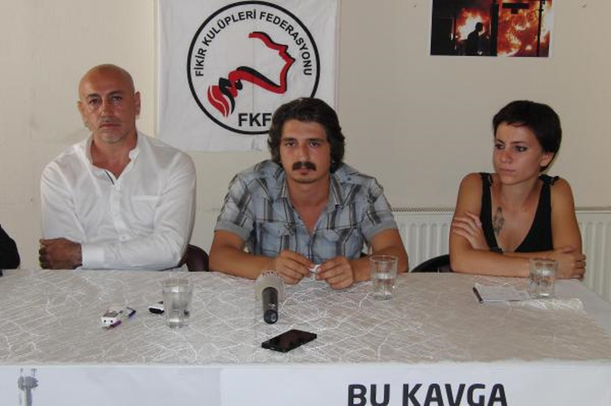 Öğrenciler Üniversitede Çadır Kuracak