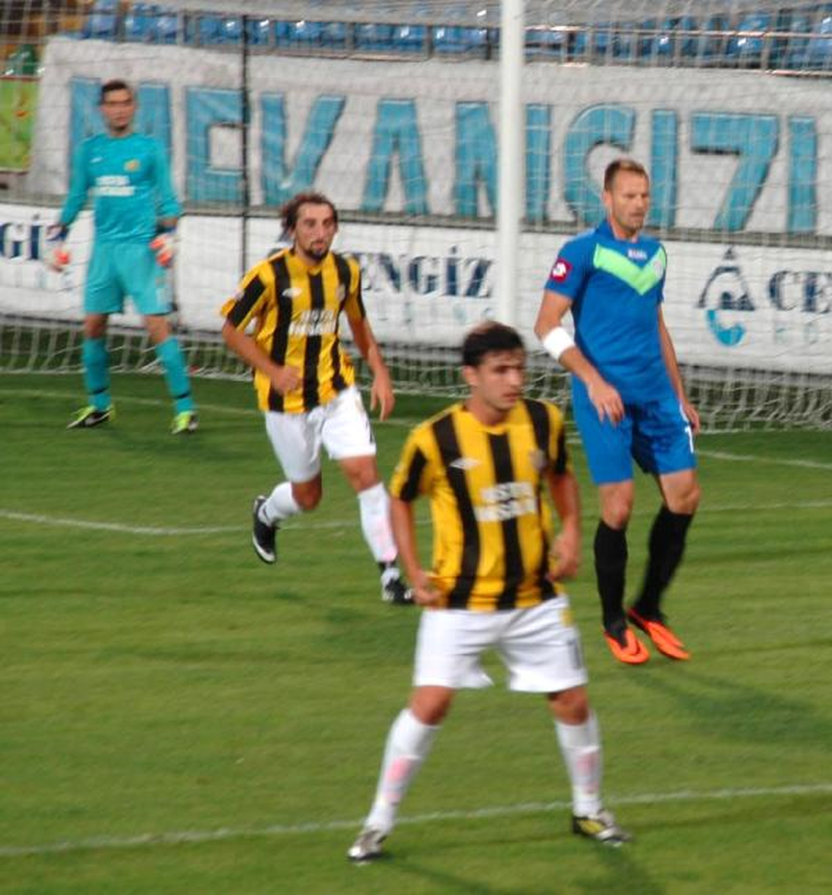 Rizesporlu Pawelek Forvette Görev Yaptı