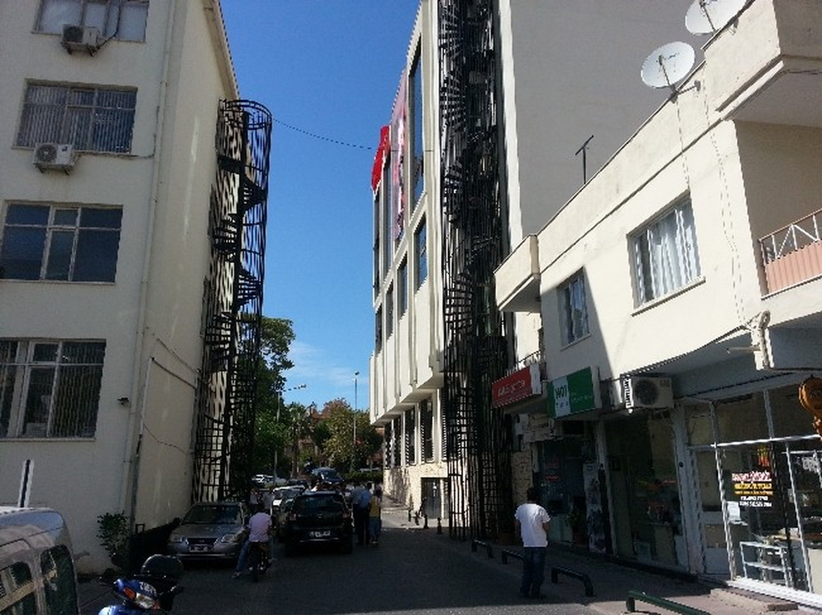 Selçuk\'ta Cam Paniği Yaşandı
