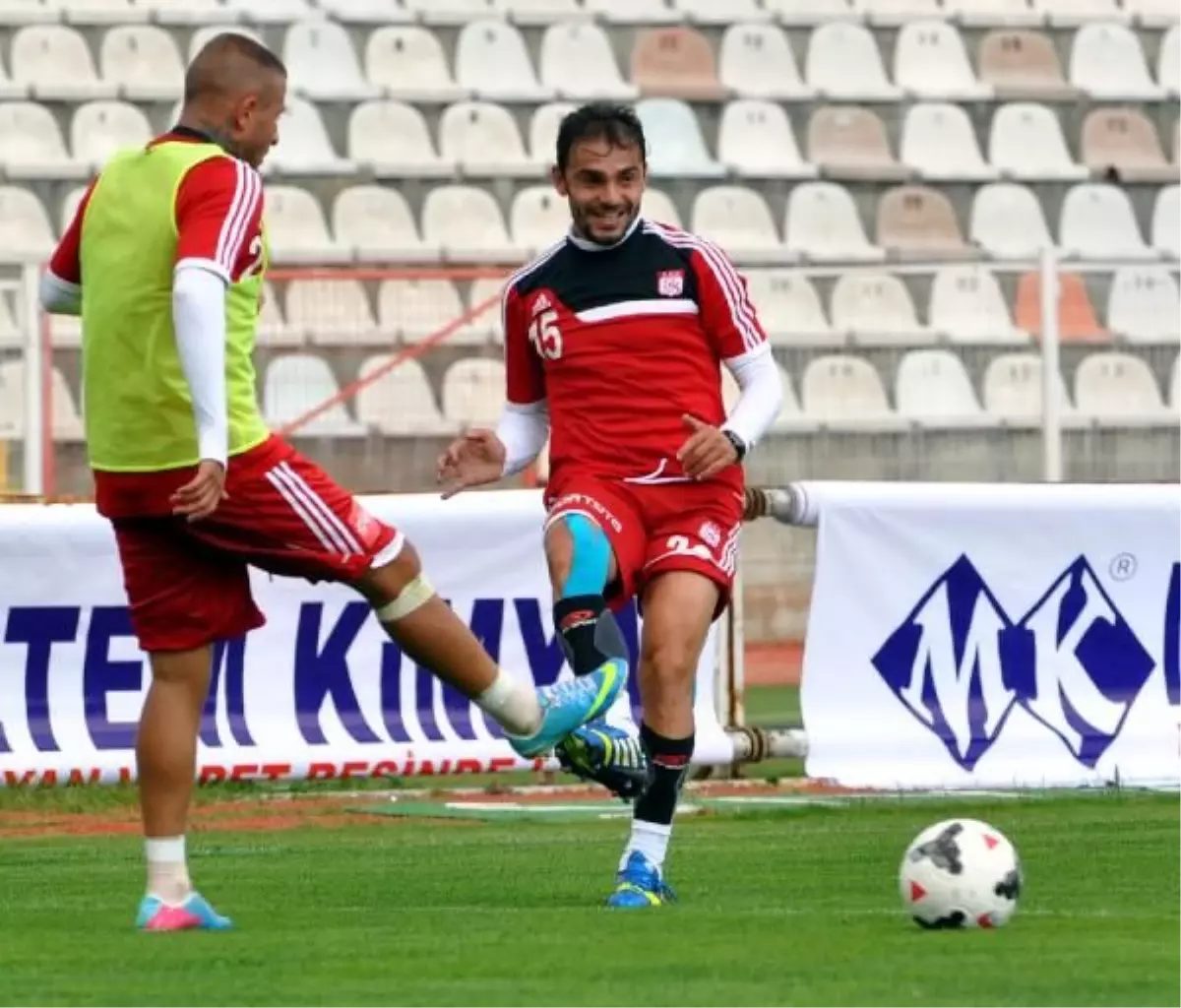 Sivasspor Kasımpaşa Maçına 4 Eylül Stadı'nda Hazırlanıyor