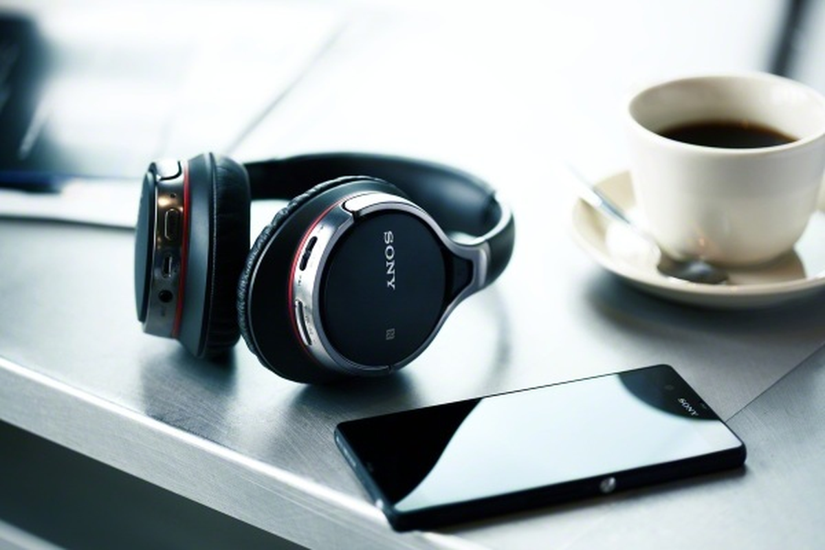Sony\'den En Üst Düzey Müzik Keyfi İçin Yeni MDR-10 Kulaklıklar