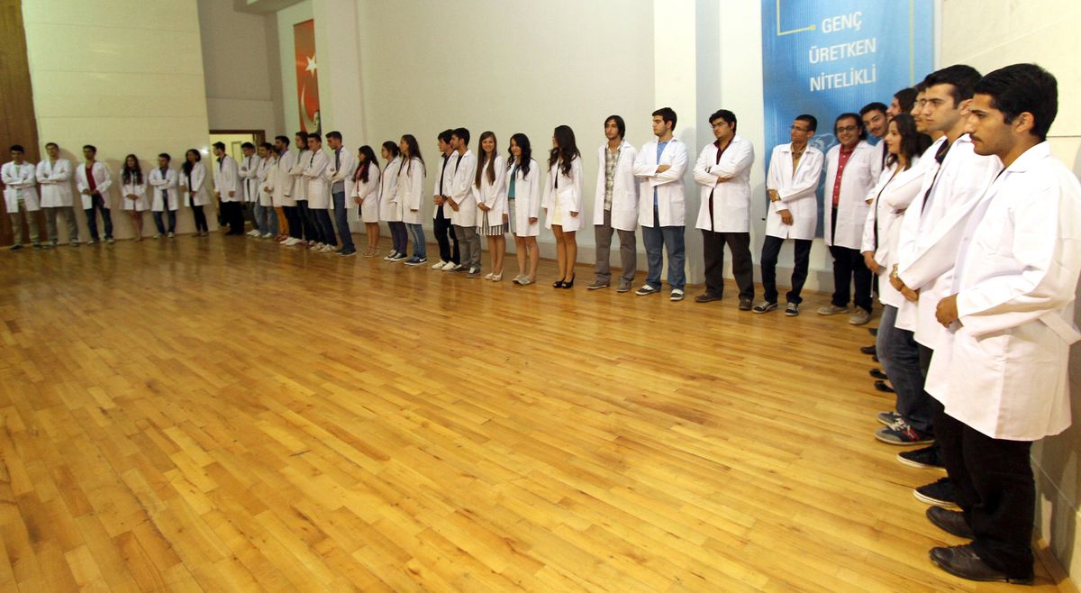 Tıp Öğrencileri "Beyaz Önlük" Giydi