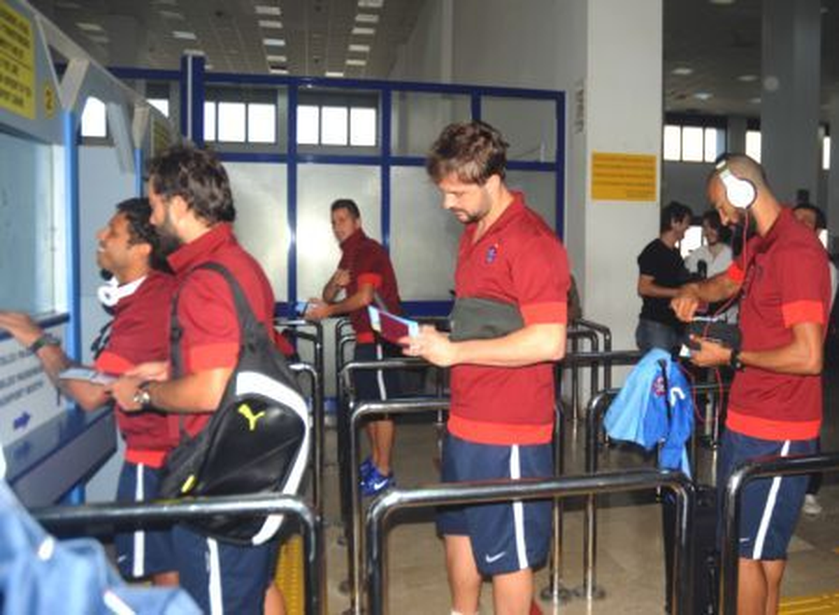 Trabzonspor Kafilesinin, Kıbrıs Rum Kesimine Direkt Uçuşla Gittiği İddiası