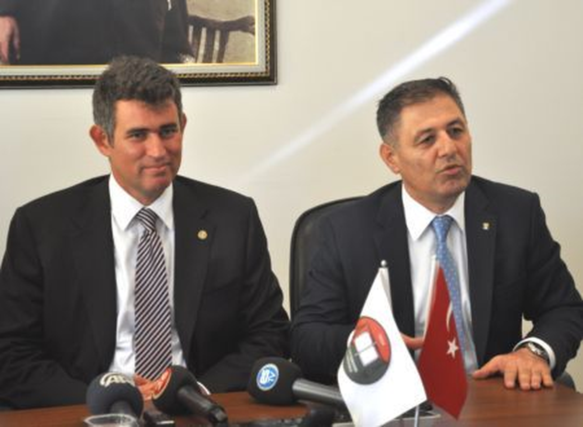 Türkiye Barolar Birliği Başkanı Metin Feyzioğlu Eskişehir\'de \'Demokrasi\' Konferansı Verdi