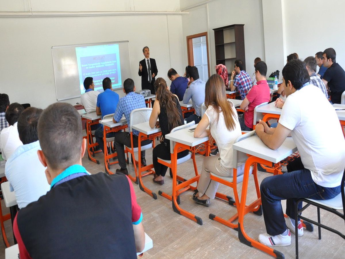 Mardin Artuklu Üniversitesi Memurlarını Eğitiyor