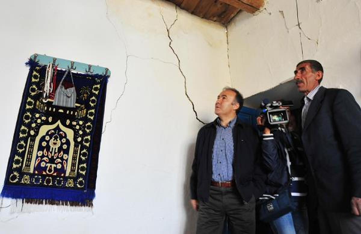 Vali Altıparmak, Deprem Bölgesinde İncelemelerde Bulundu