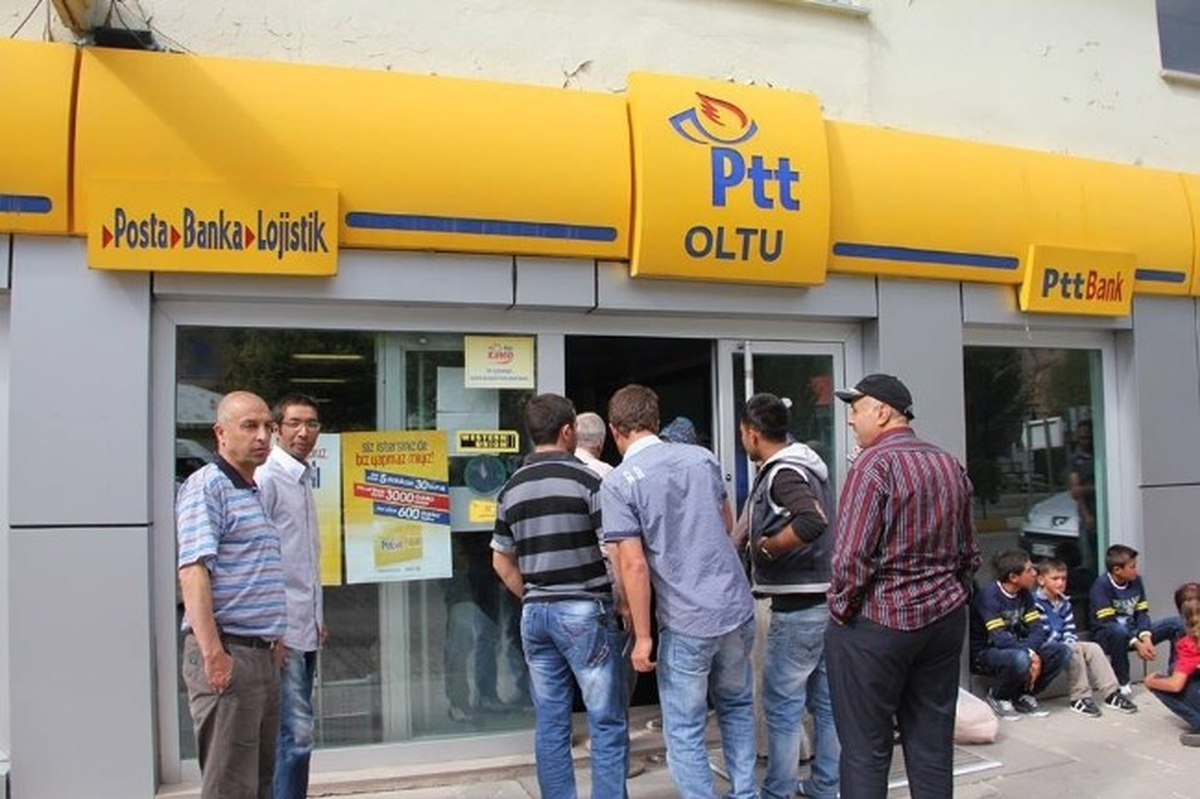 Vatandaşın PTT Kuyruğu Çilesi