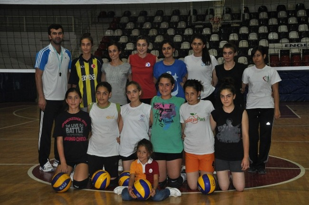 Voleybol Sporu Bayanlardan Büyük İlgi Görüyor