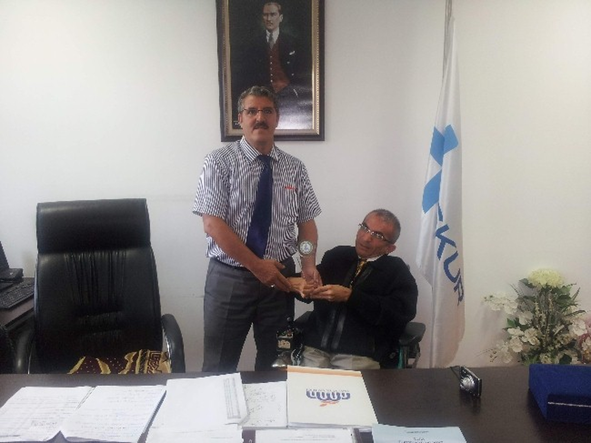Yardımlar, Plaket ile Ödüllendirildi