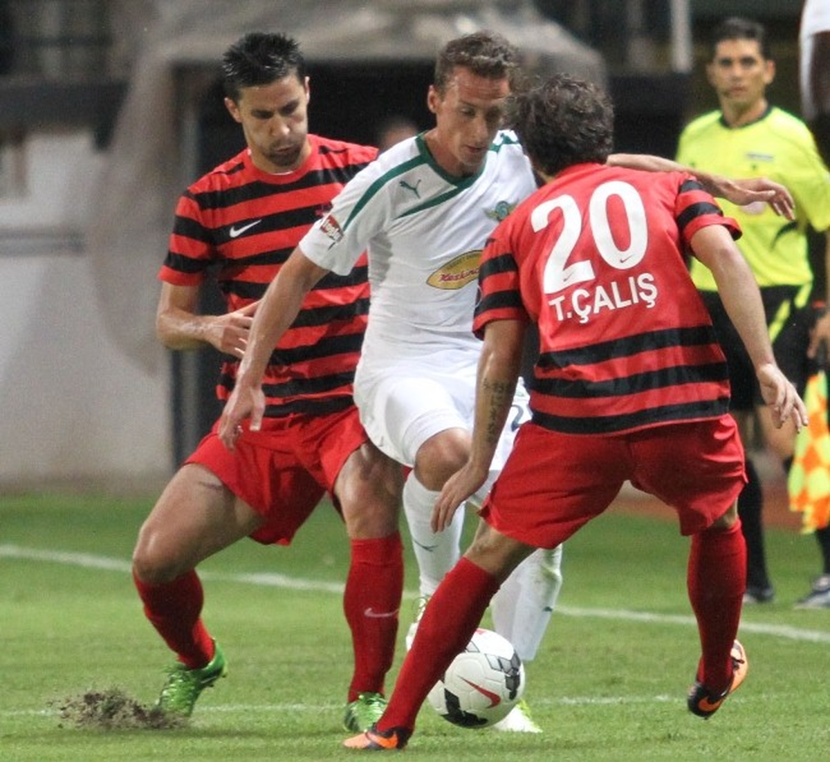 Akhisar Belediyespor-Gaziantepspor Maçı Devam Ediyor