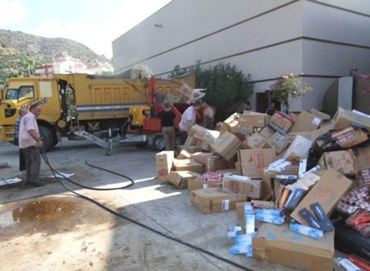Alanya\'da kaçak sigara operasyonları ANTALYA