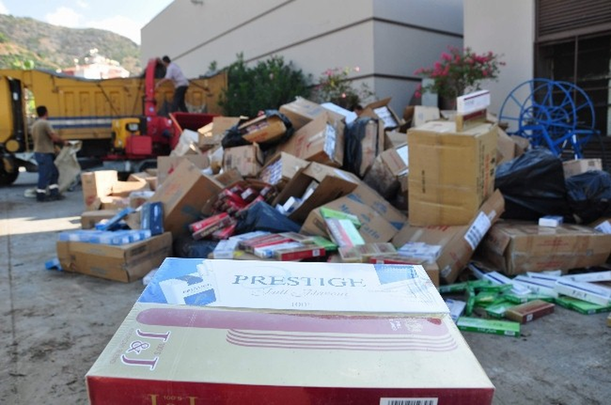 Alanya\'da Polis 102 Bin Paket Kaçak Sigarayı İmha Etti
