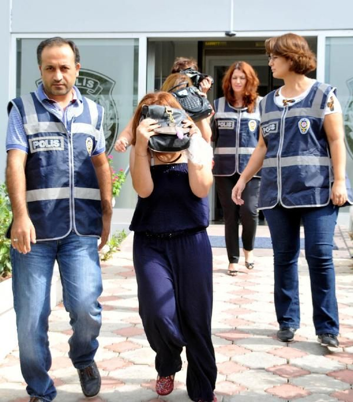 Antalya\'da Fuhuş Operasyonu 5 Gözaltı