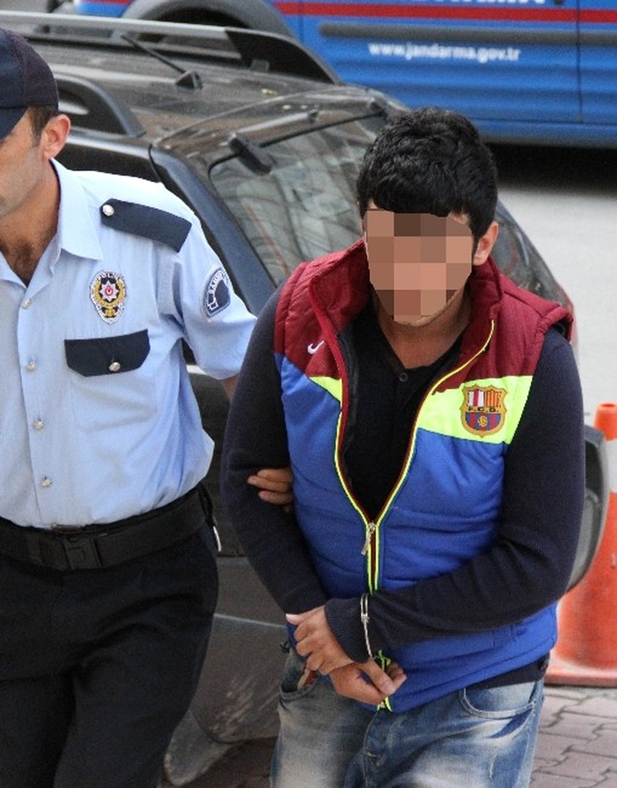 Aracında Silah Ele Geçen Genç Gözaltına Alındı